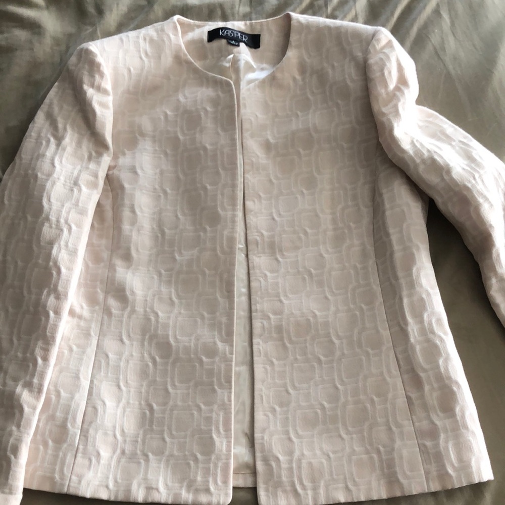 Kasper 3 pc suit size Size 4